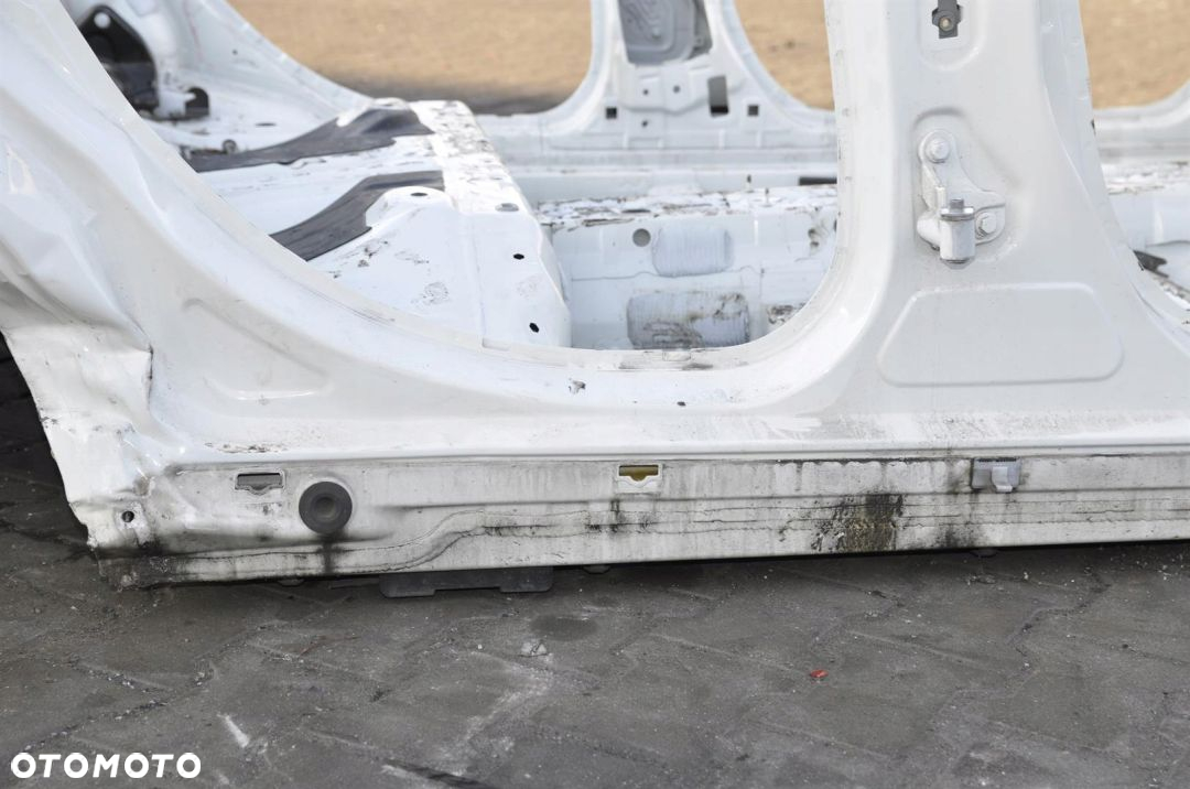 MERCEDES A W176 SŁUPEK PRÓG PRAWY - 2