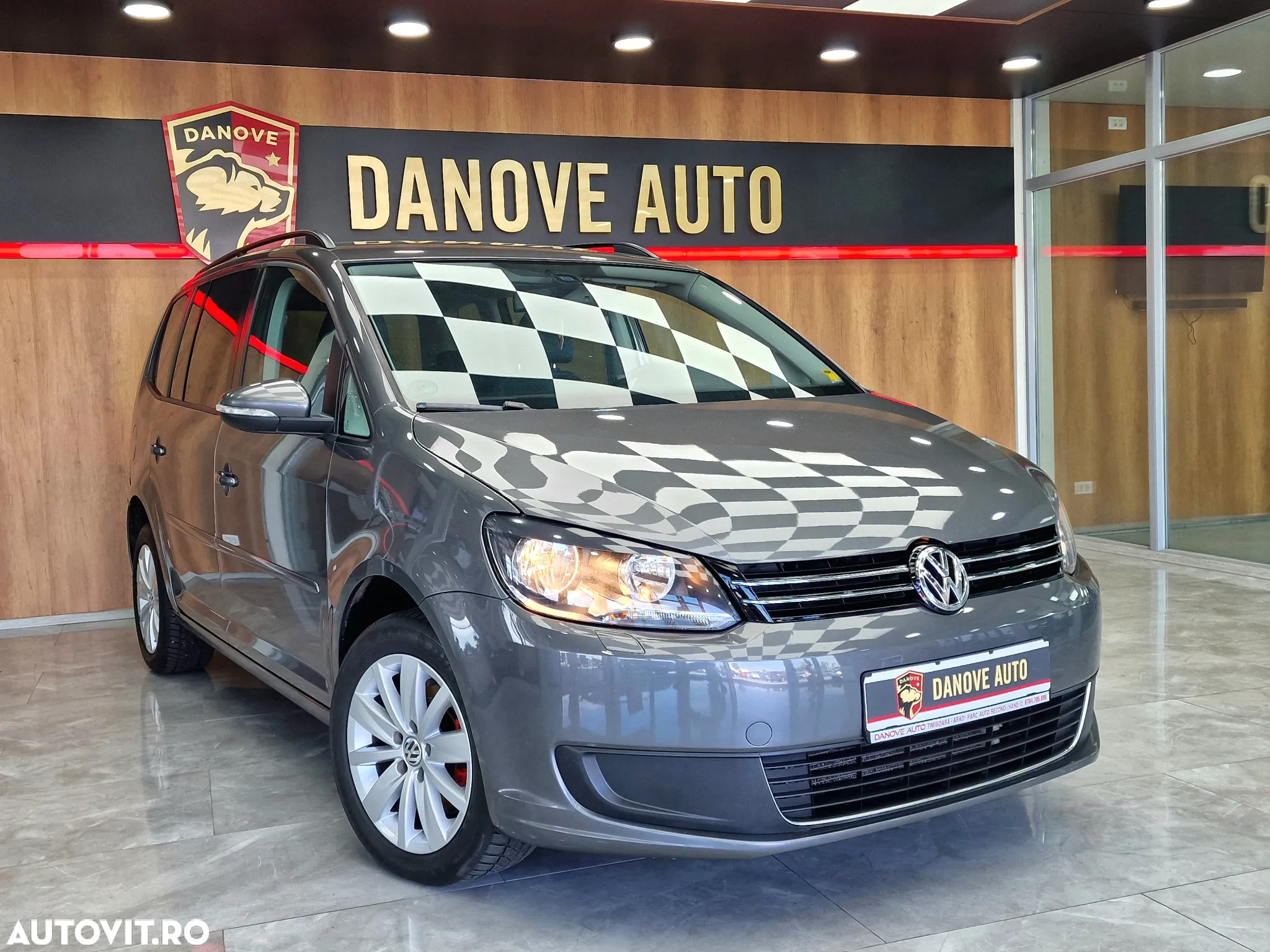 Volkswagen Touran 2.0 TDI DSG Trendline - 3