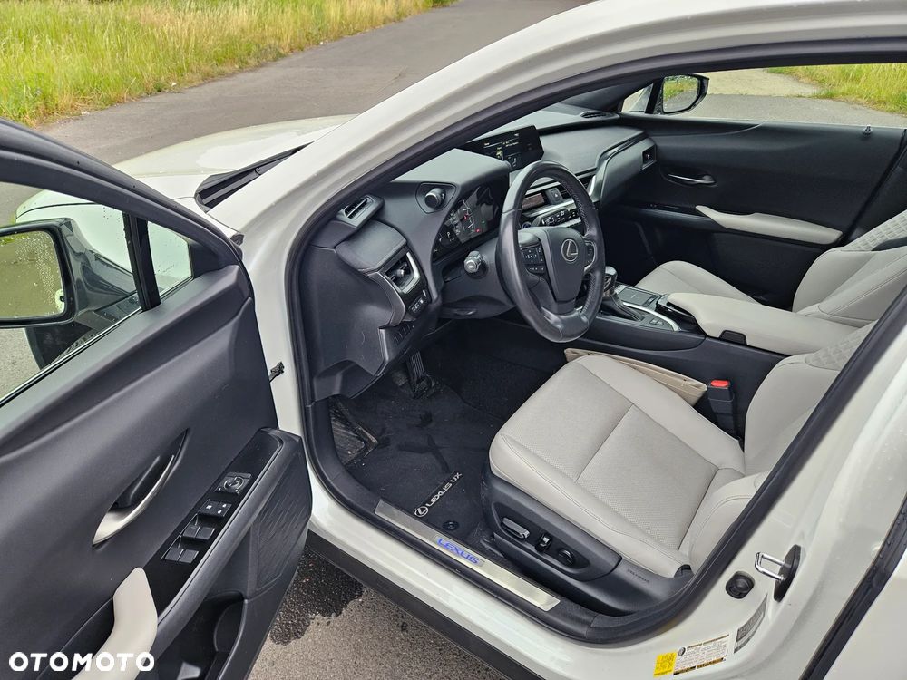 Lexus UX 250h (E-FOUR) Luxury Line - 9