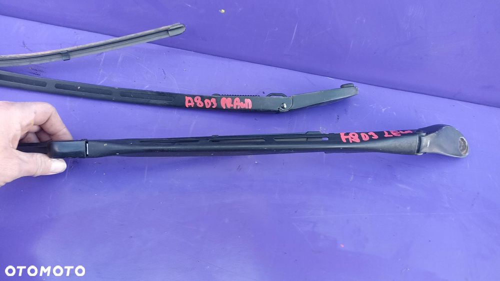 AUDI A8 D3 RAMIONA WYCIERACZEK PRZÓD EUROPA RAMIE - 3