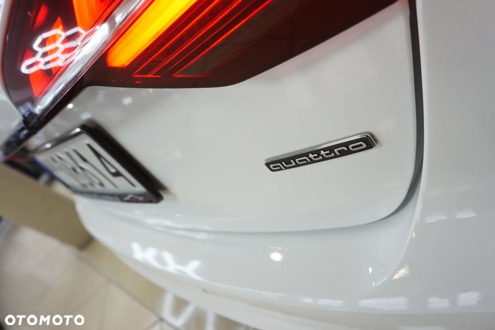 Audi A4 Avant 40 TFSI quattro S tronic - 18