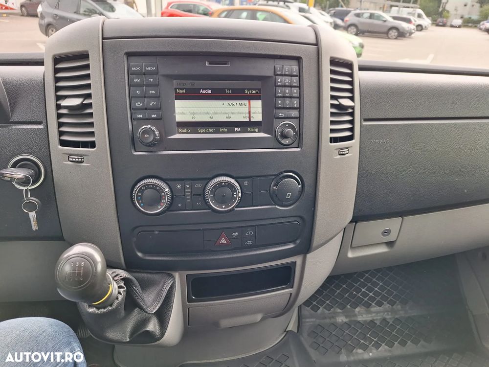 Mercedes-Benz Sprinter - 24