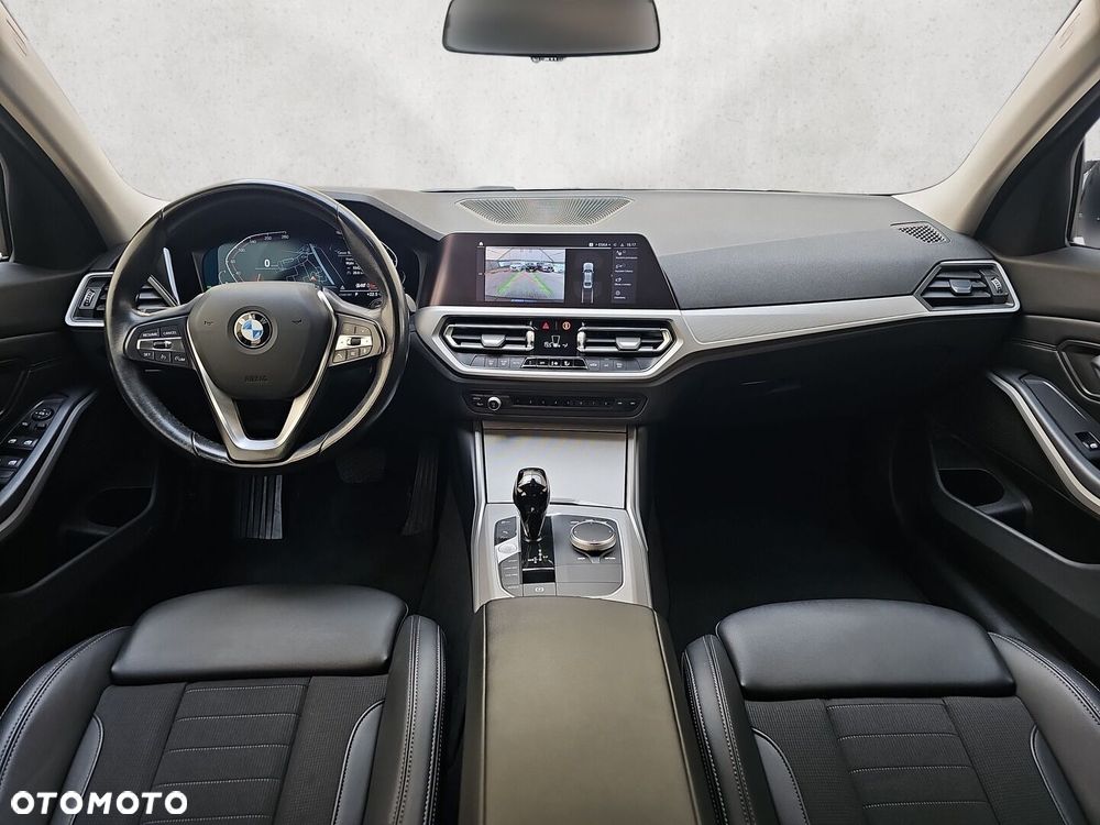 BMW Seria 3 330i xDrive Advantage - 16