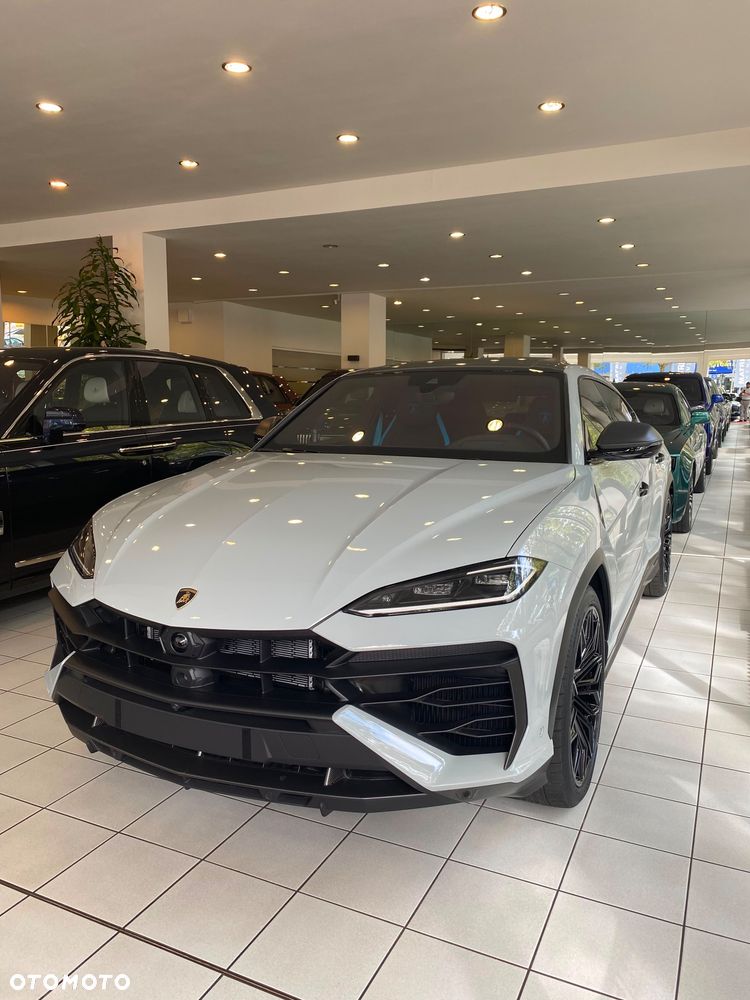 Lamborghini Urus - 4