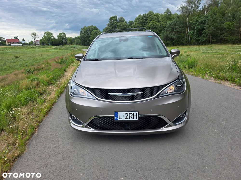 Chrysler Pacifica - 2