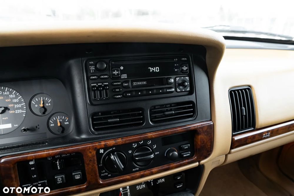 Jeep Grand Cherokee - 34