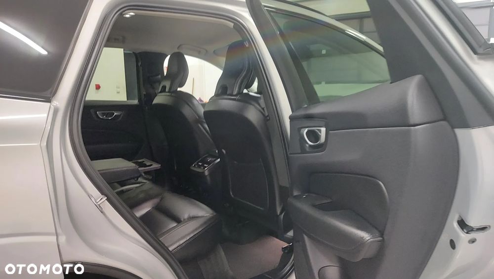 Volvo XC 60 B4 B Plus Dark - 6