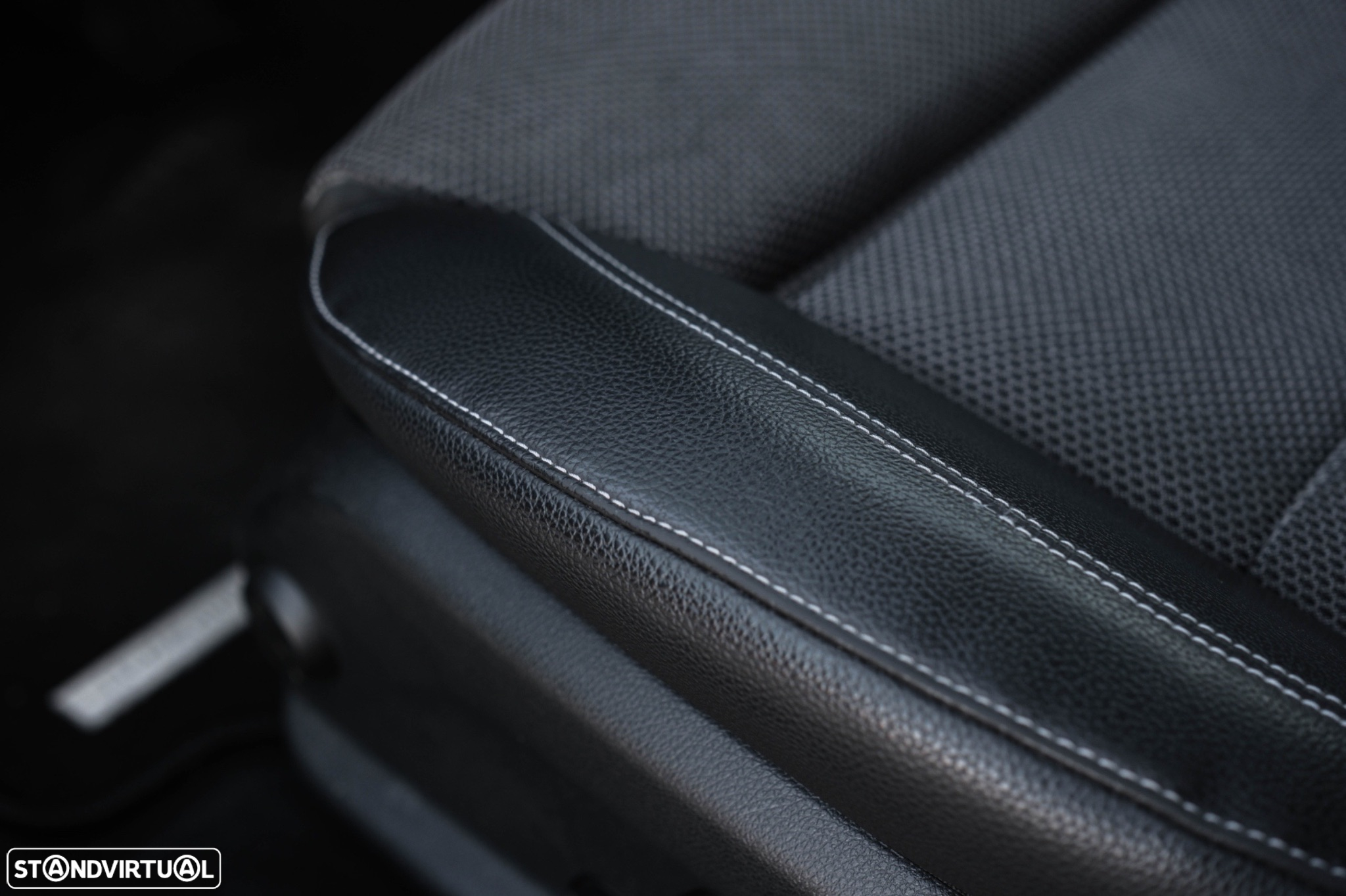 Mercedes-Benz E 220 BlueTEC Avantgarde Auto. - 12