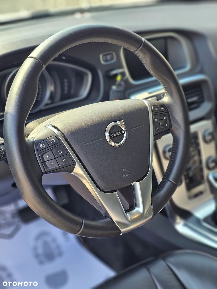 Volvo V40 T3 Drive-E R-Ocean Race - 12