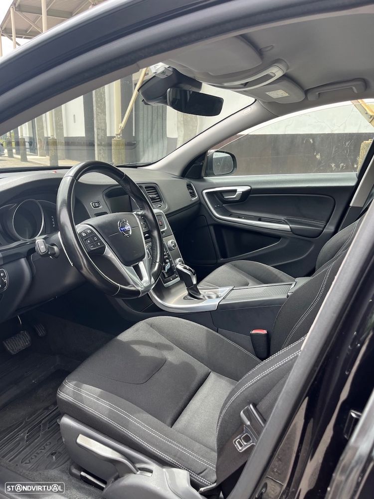 Volvo V60 2.0 D2 Momentum Geartronic - 2