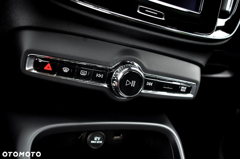 Volvo XC 40 T3 Momentum Pro - 32