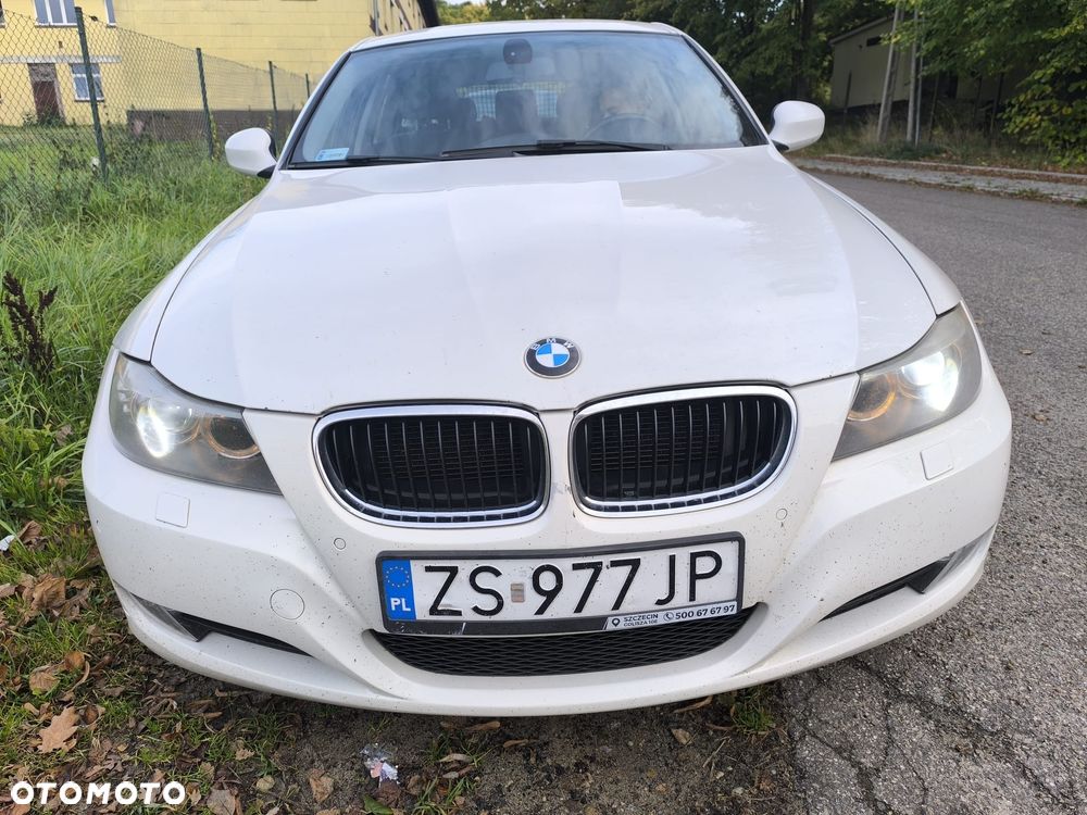 BMW Seria 3 2012 photo 2