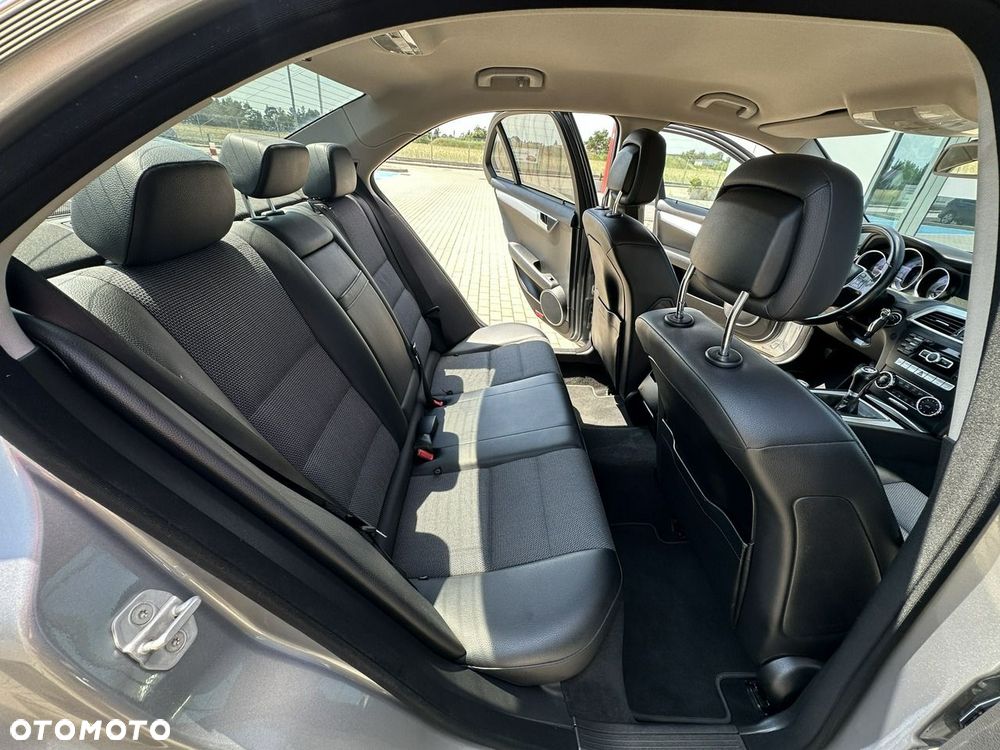 Mercedes-Benz Klasa C 180 BlueEFFICIENCY Avantgarde - 13