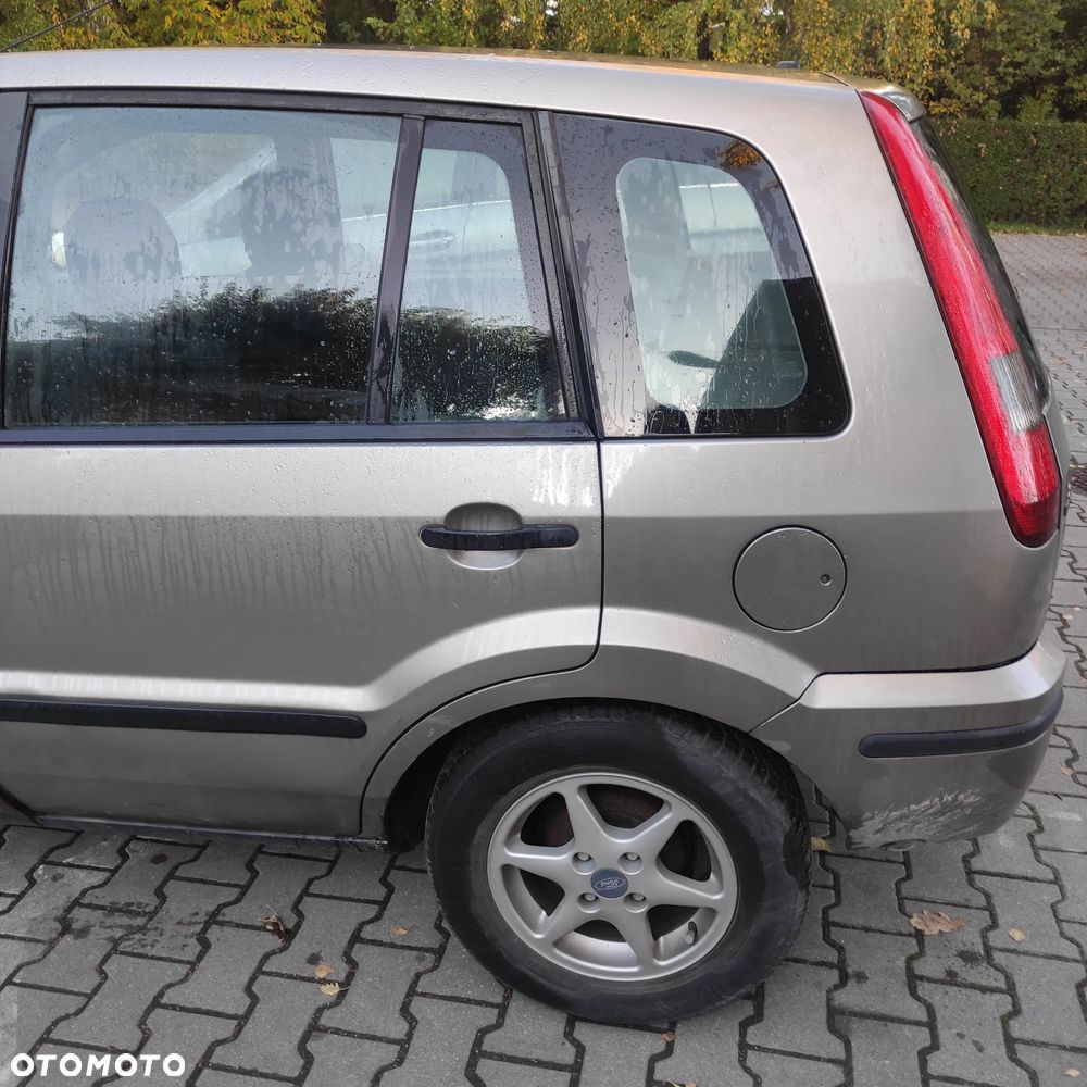 Ford Fusion 2003 photo 5