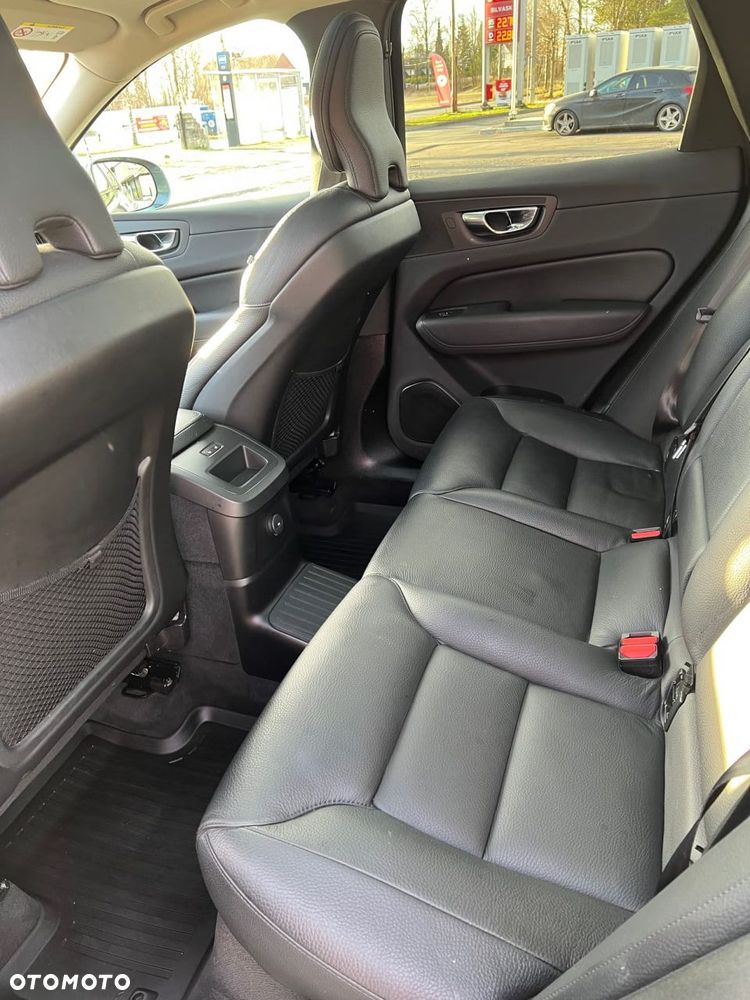 Volvo XC 60 T6 Plug-In Hybrid AWD R-Design - 17