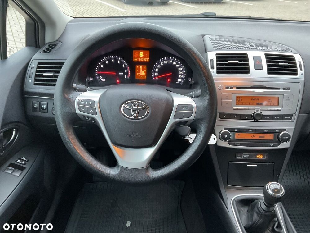 Toyota Avensis 1.6 Luna - 6