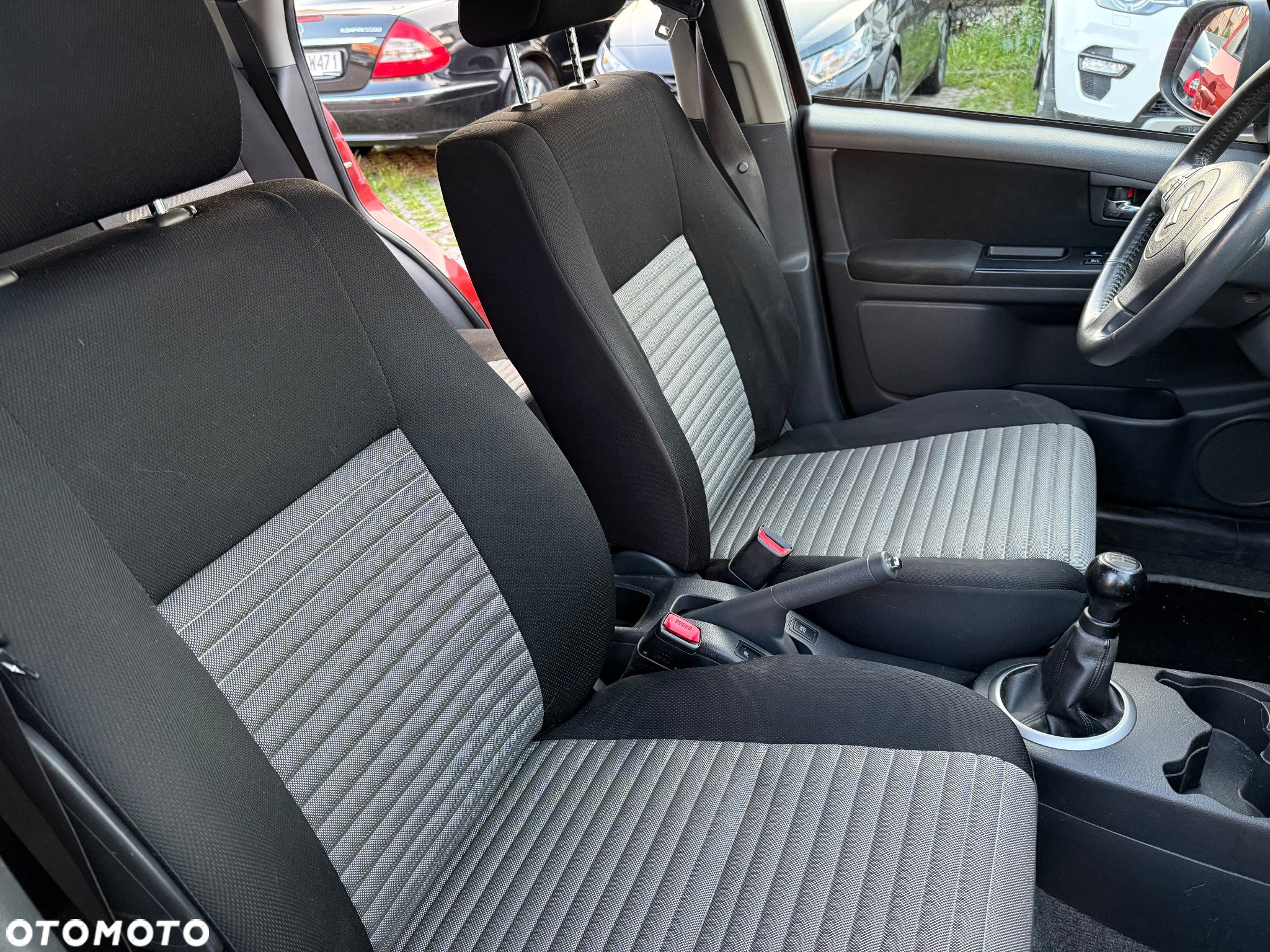 Suzuki SX4 1.6 Premium - 32