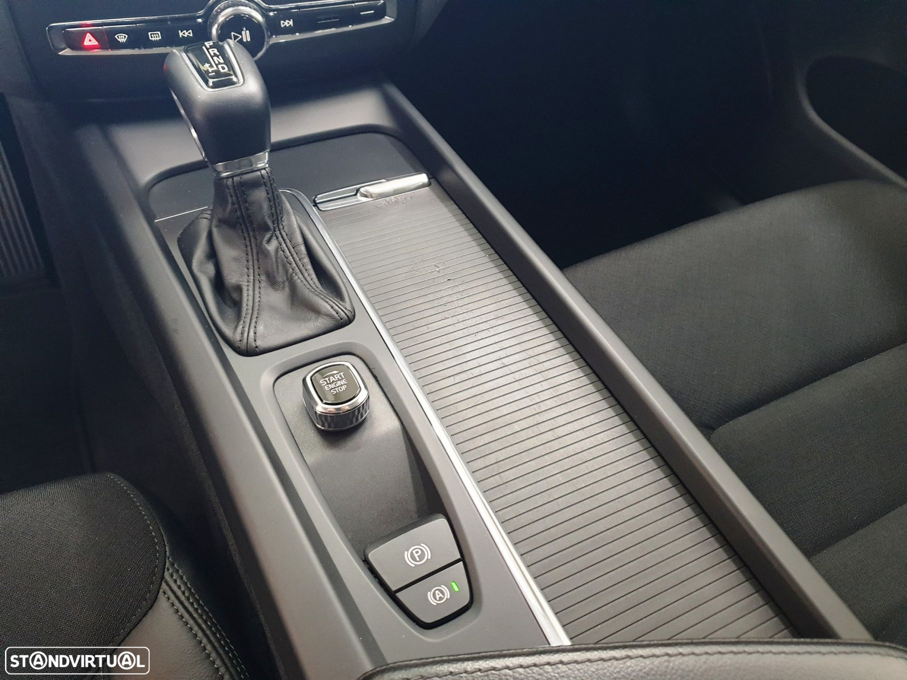 Volvo XC 60 2.0 D4 Momentum Geartronic - 17