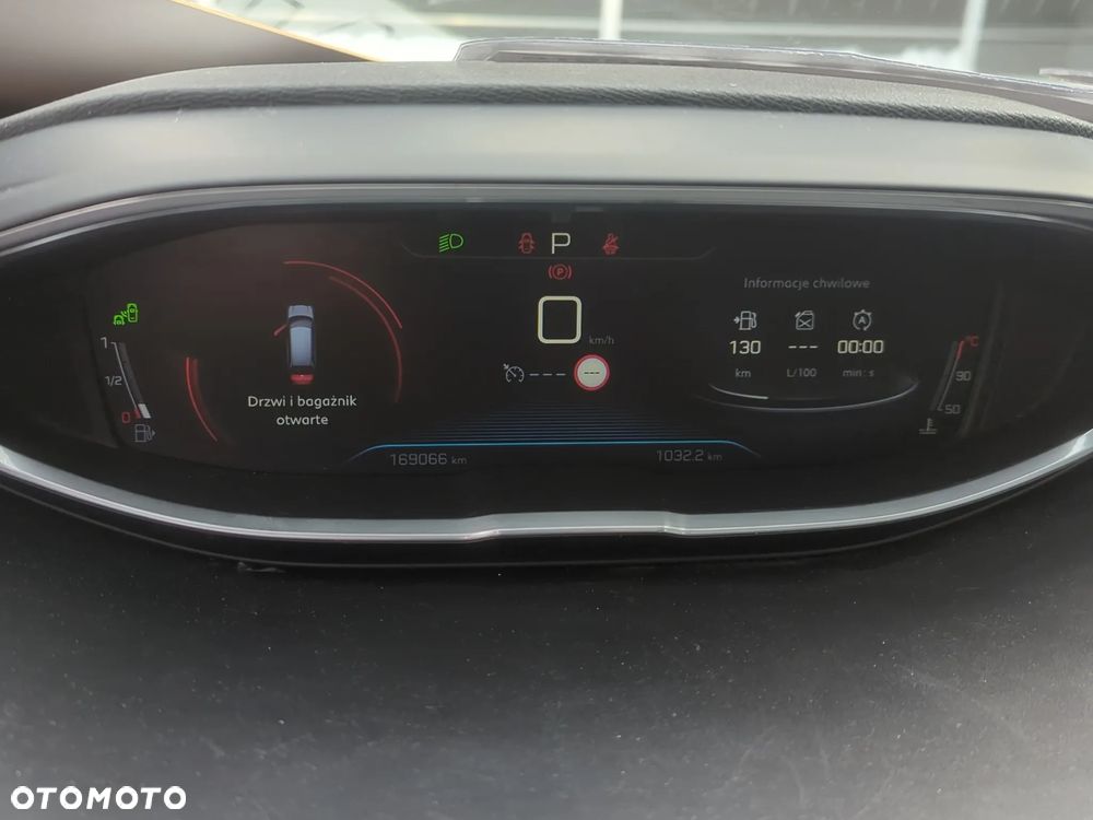 Peugeot 5008 1.6 BlueHDI Allure S&S EAT6 - 25