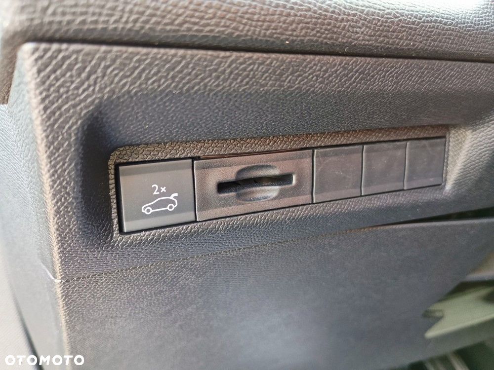 Peugeot 408 - 21