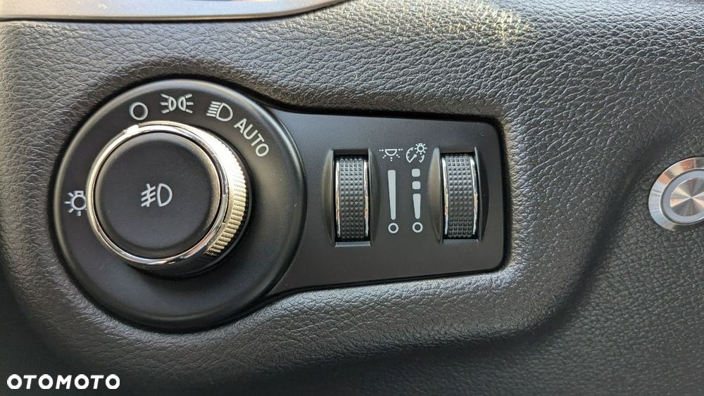 Jeep Cherokee - 32