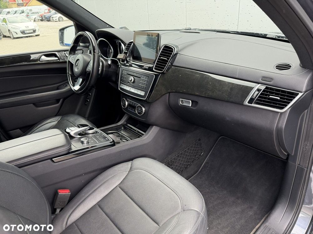 Mercedes-Benz GLS - 27