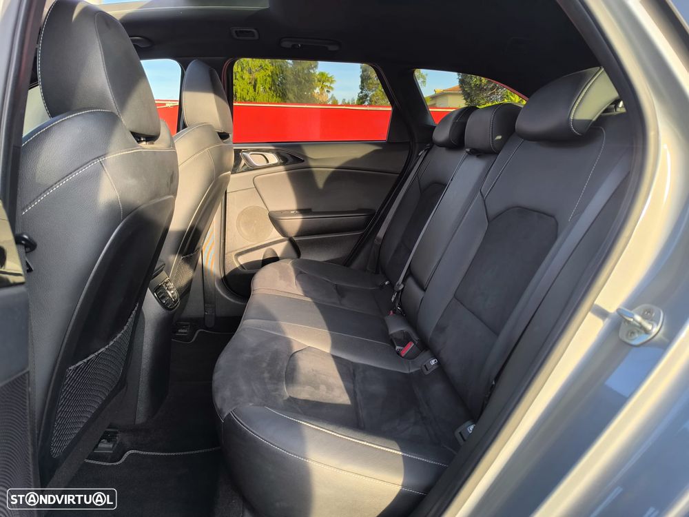 Kia Ceed 1.6 CRDi GT Line 7DCT - 32