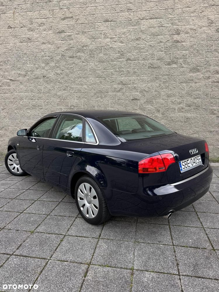 Audi A4 Limousine - 4