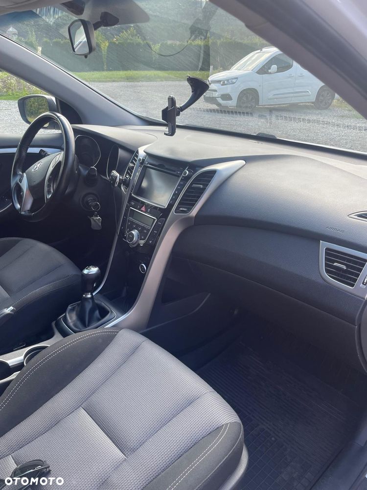 Hyundai i30 blue Kombi 1.6 CRDi Classic Navigation - 12