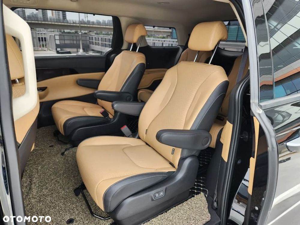 Kia Carnival - 14