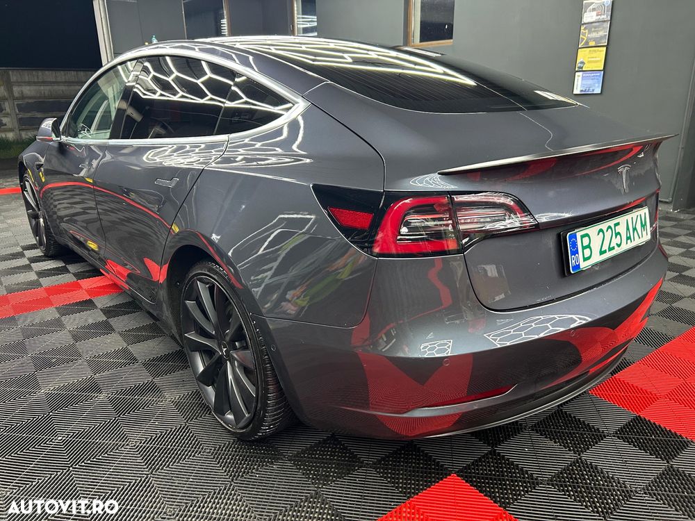 Tesla Model 3 - 3