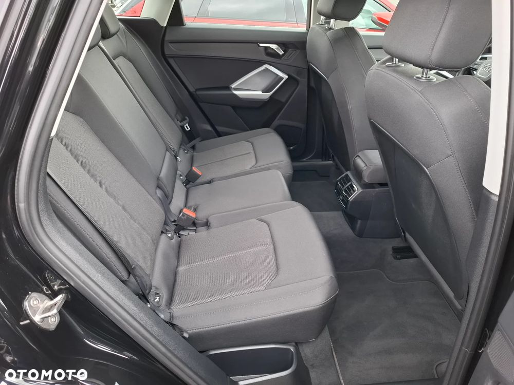 Audi Q3 35 TFSI S tronic - 13