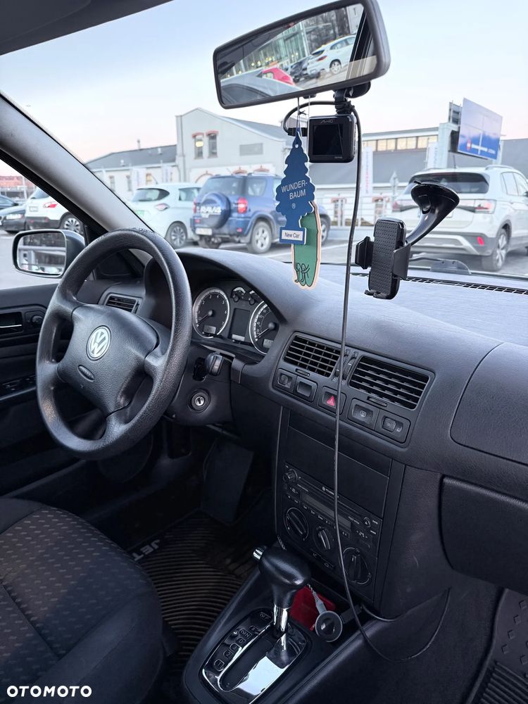 Volkswagen Jetta - 4