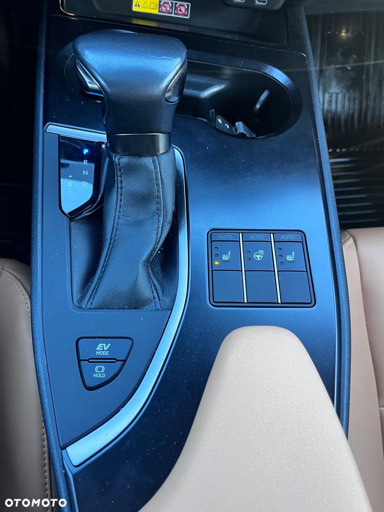 Lexus UX 200 GPF F Sport 2WD - 27