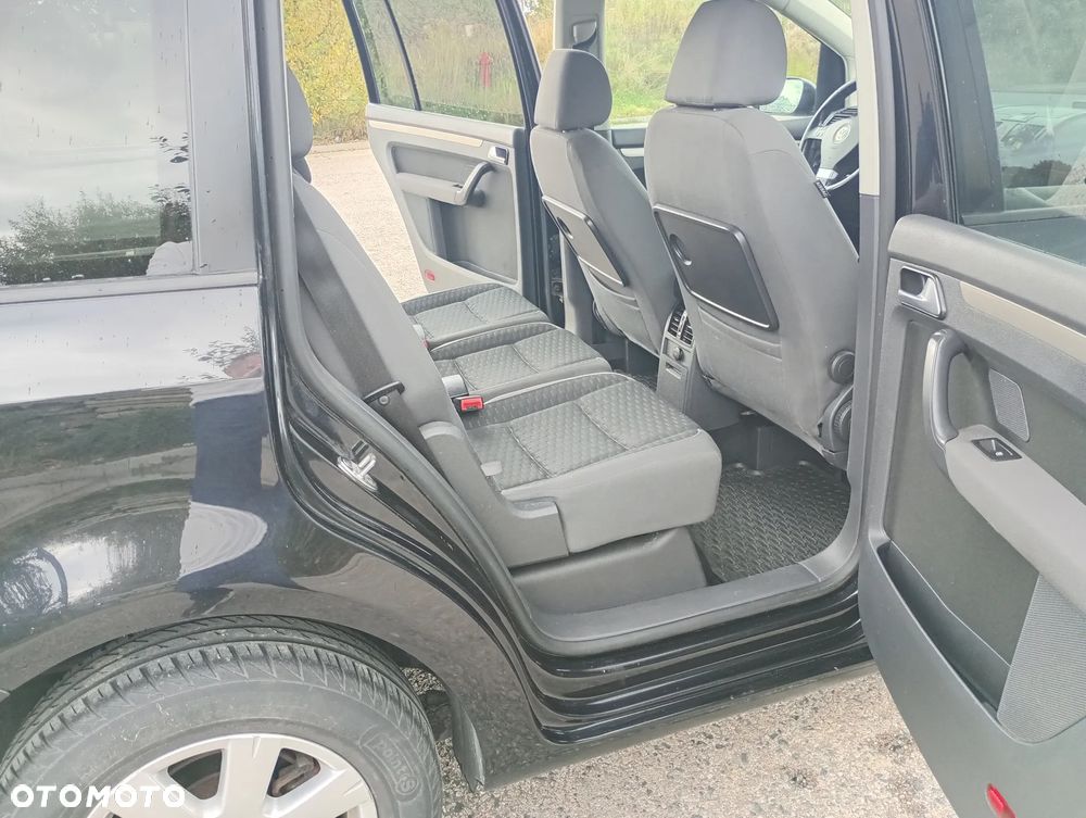 Volkswagen Touran - 14