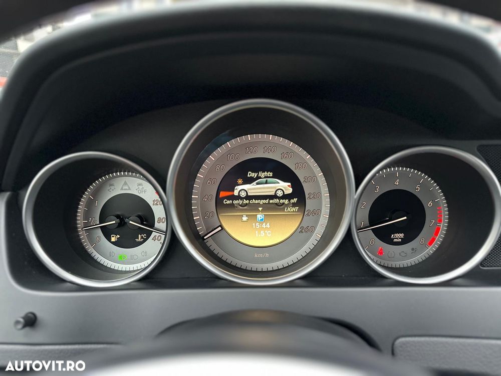 Mercedes-Benz C 180 CGI BlueEFFICIENCY - 28