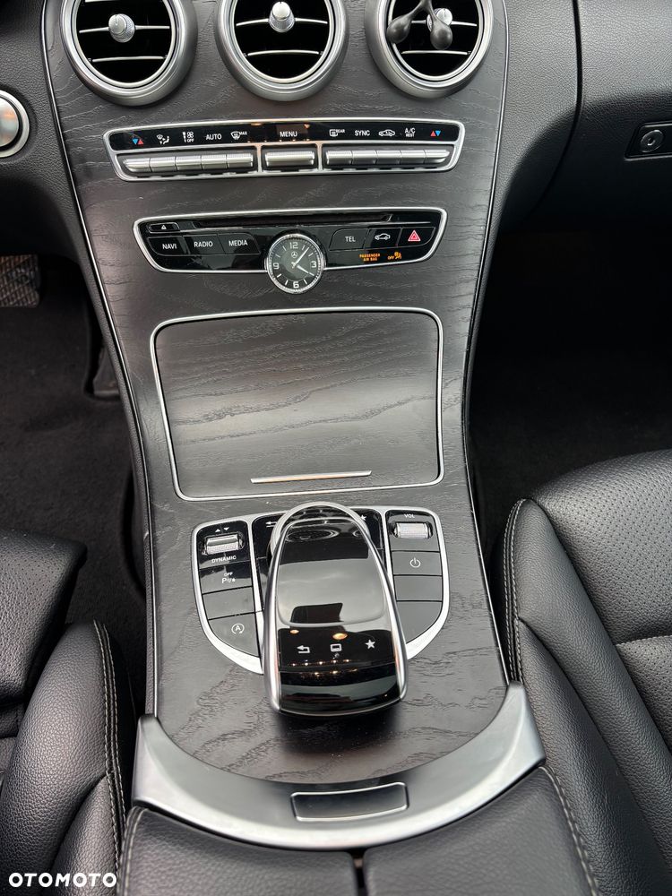 Mercedes-Benz Klasa C 300 7G-TRONIC - 23