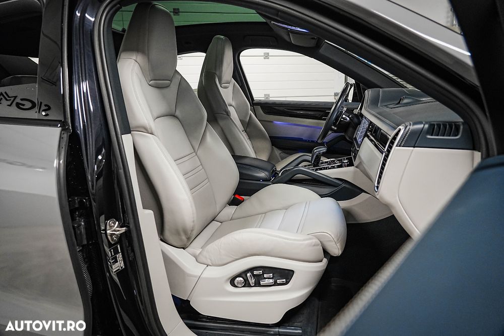 Porsche Cayenne - 30