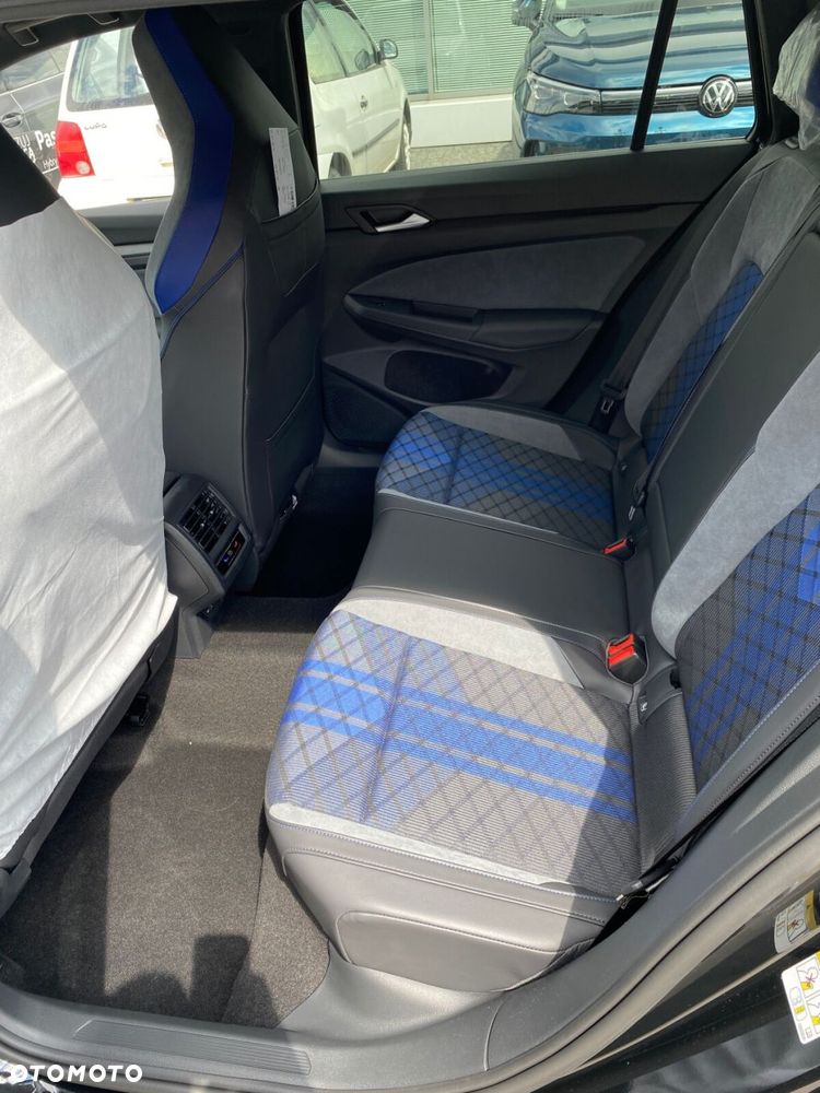 Volkswagen Golf - 8