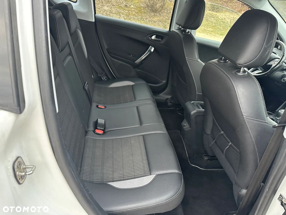 Peugeot 2008 PureTech 110 GPF EAT6 Black Edition - 7