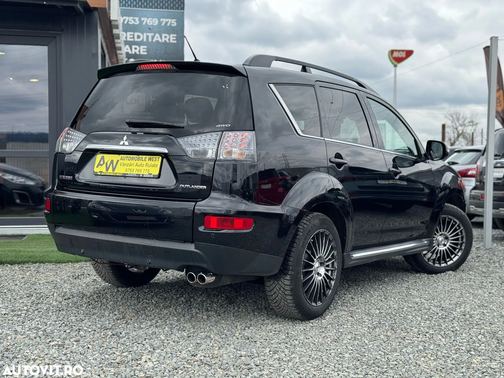 Mitsubishi Outlander - 11