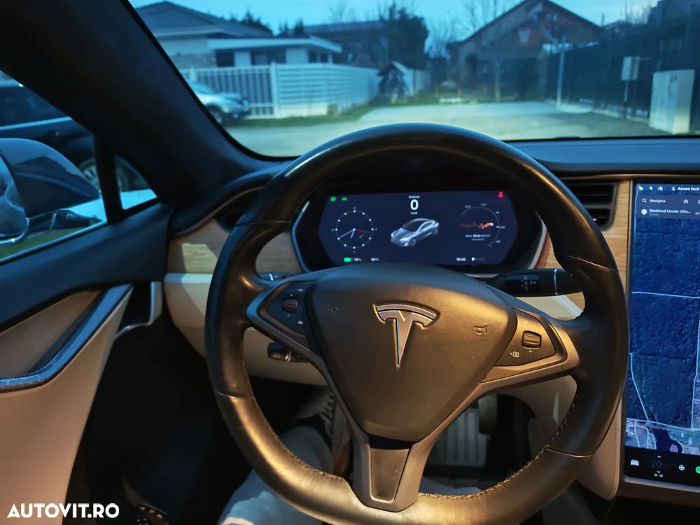 Tesla Model S Long Range - 12