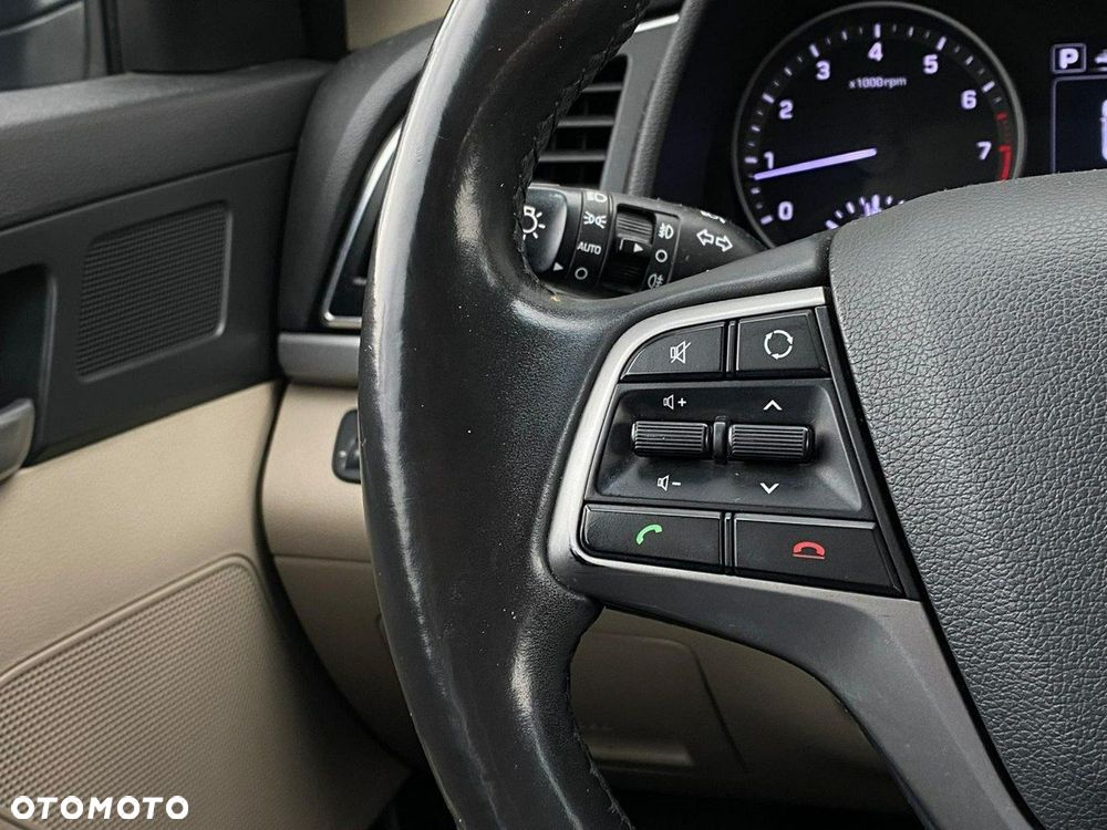 Hyundai Elantra - 18