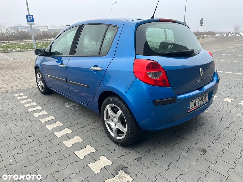 Renault Clio 1.6 Confort Privilege - 4