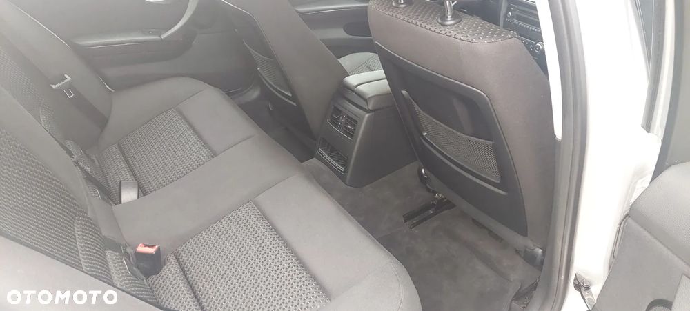 BMW Seria 3 318d - 12