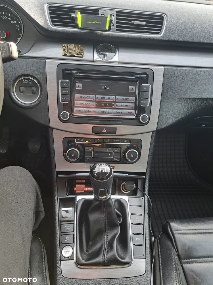 Volkswagen Passat 2.0 TDI DPF Highline - 9