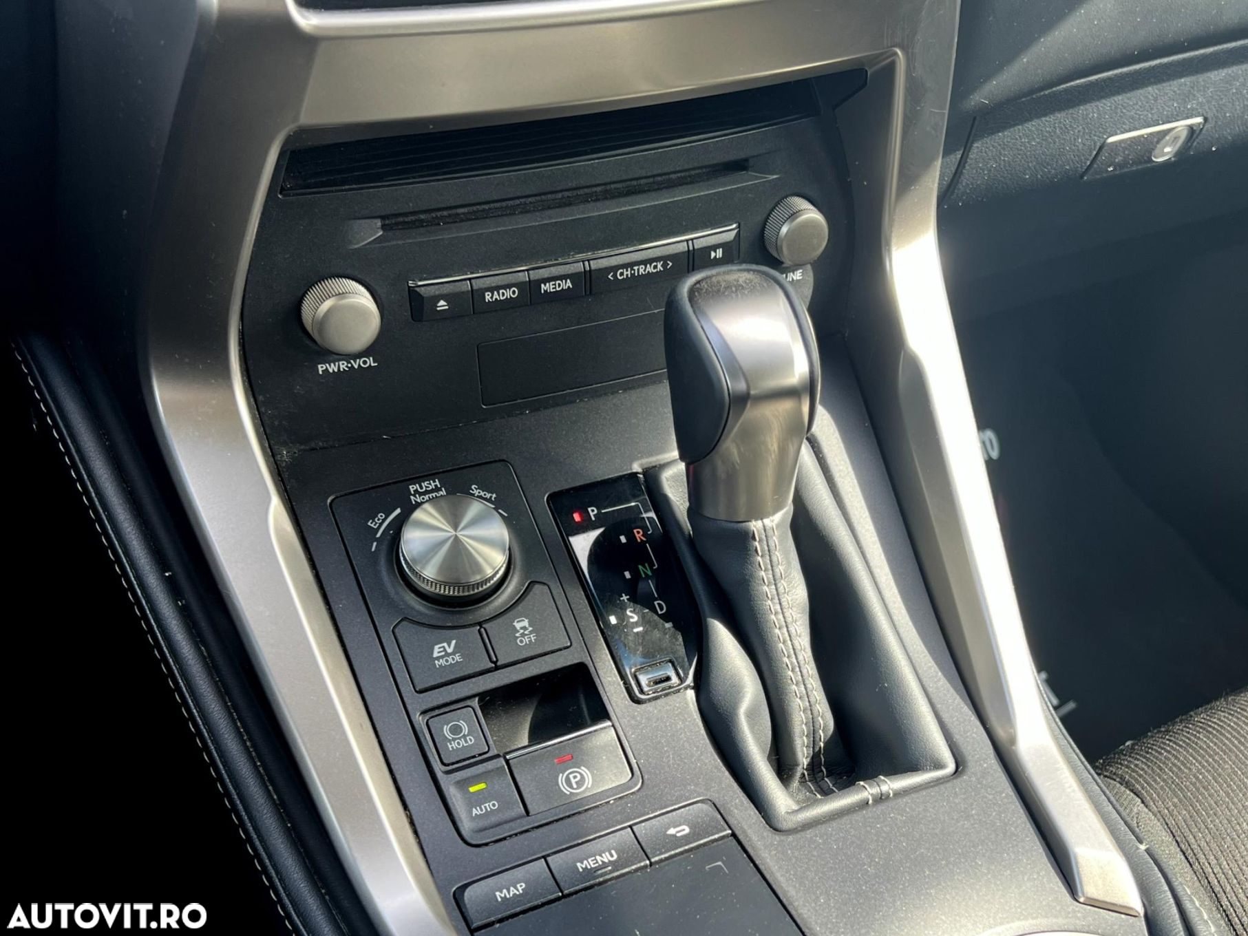 Lexus Seria NX - 11