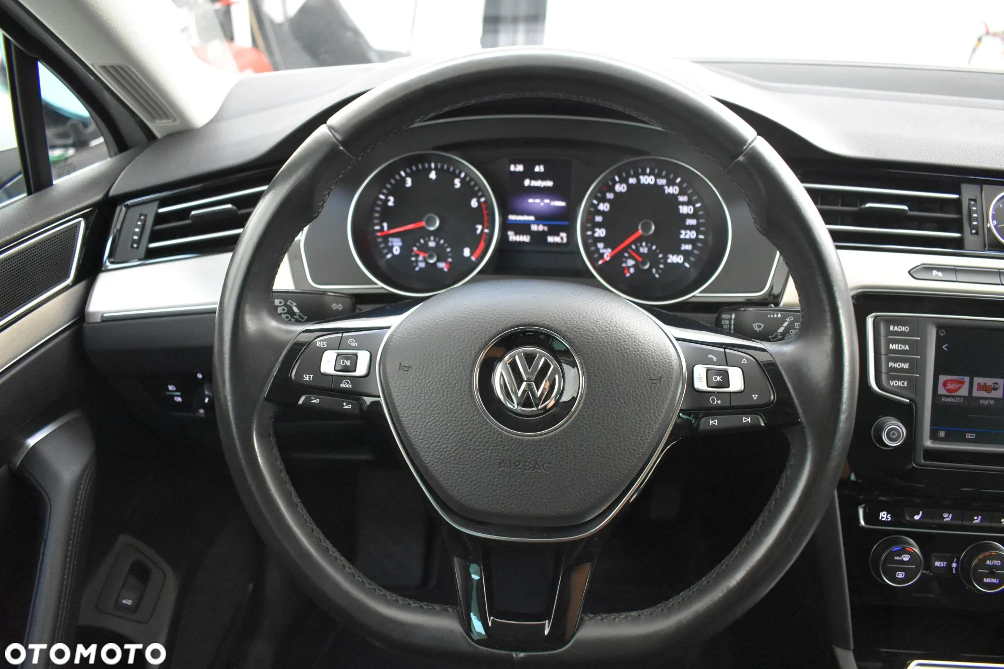 Volkswagen Passat 1.4 TSI BMT ACT Highline - 19