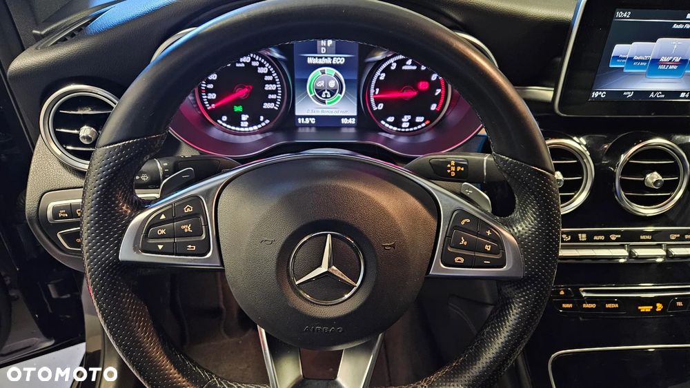 Mercedes-Benz GLC 250 4Matic 9G-TRONIC AMG Line - 23