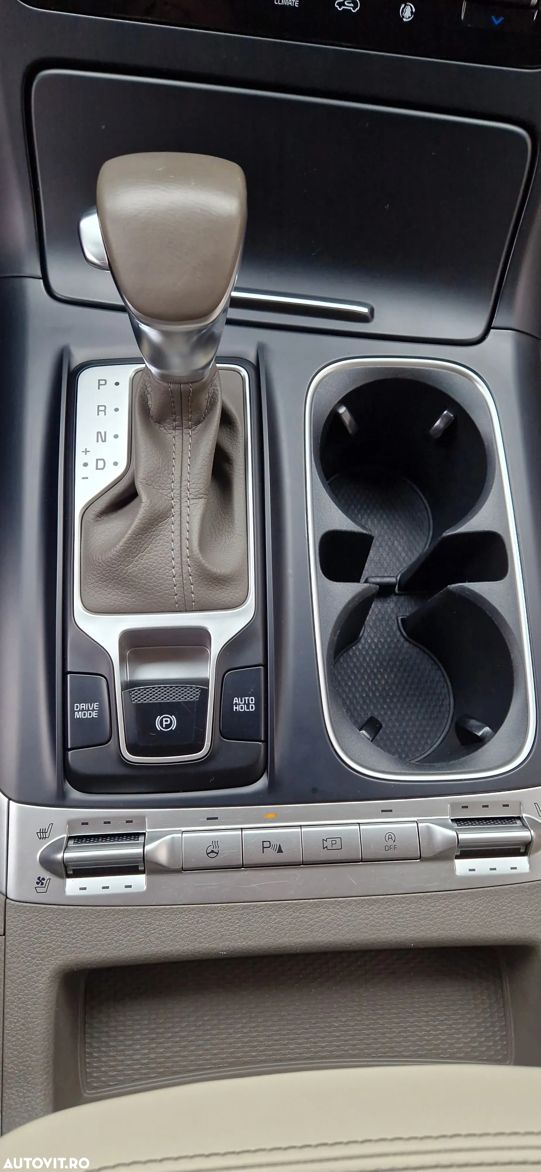 Kia Carnival - 28